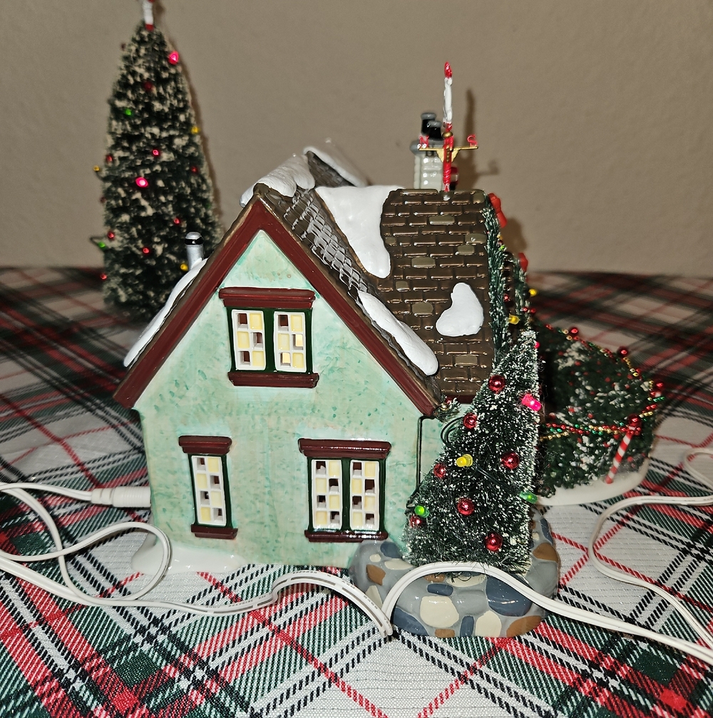 Department 56 "The Peppermint House" Snow Village Holiday Decor - Picture 9 of 13